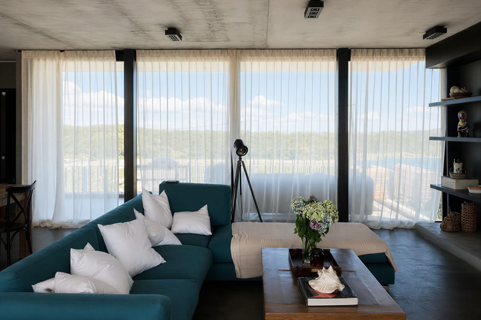 Foto inmobiliaria mejorada con IA (después) — Tourfly